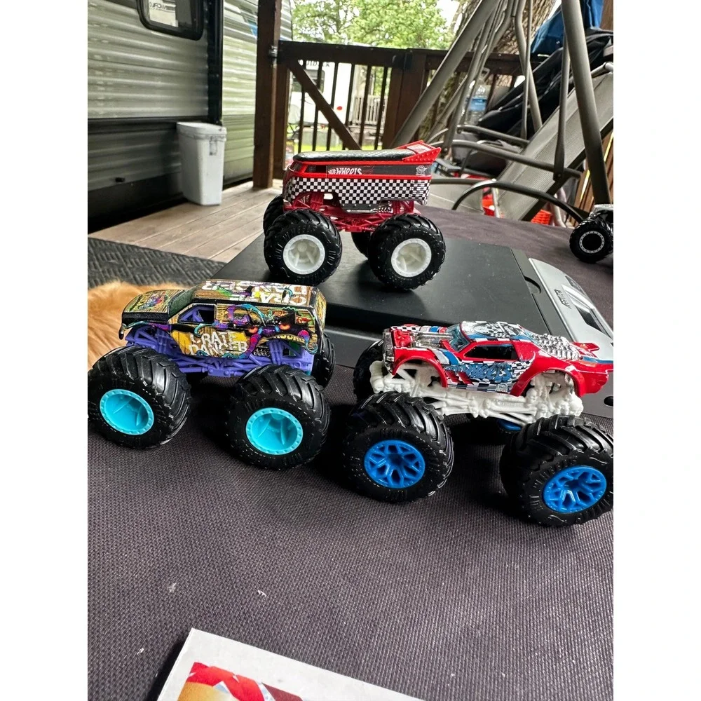 Hot Wheels Monster Trucks Lot of 3 Crate Danger VW‎ Drag Bus Night Shifter 1:64